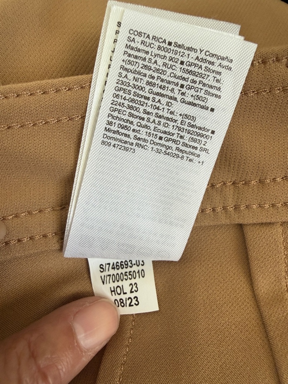 Banana Republic Women’s Tan Cargo Pants - Versatile Everyday Style - Picture 10 of 10